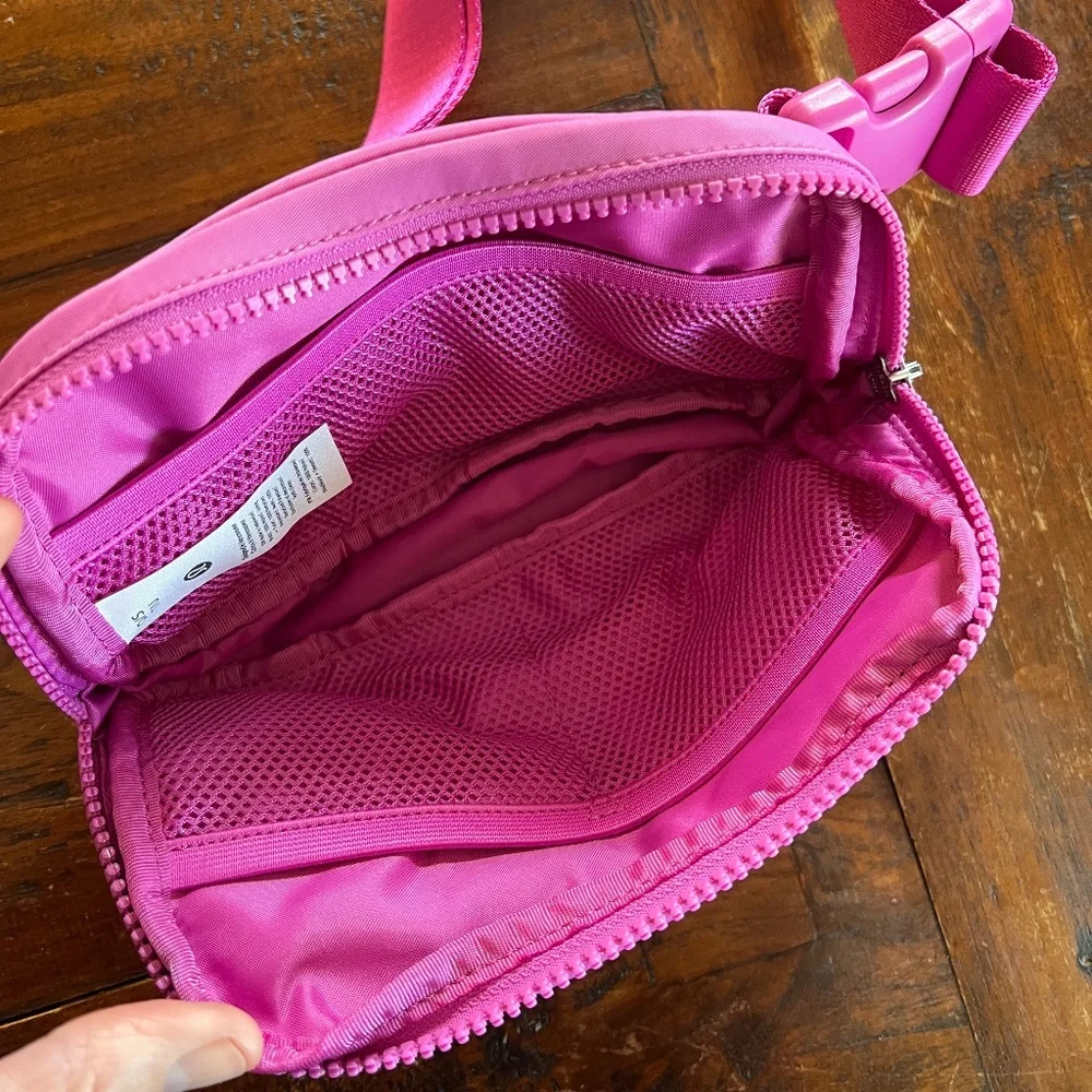 New LULULEMON Pink 1L Everywhere Crossbody Belt Bag - Picture 3 of 6